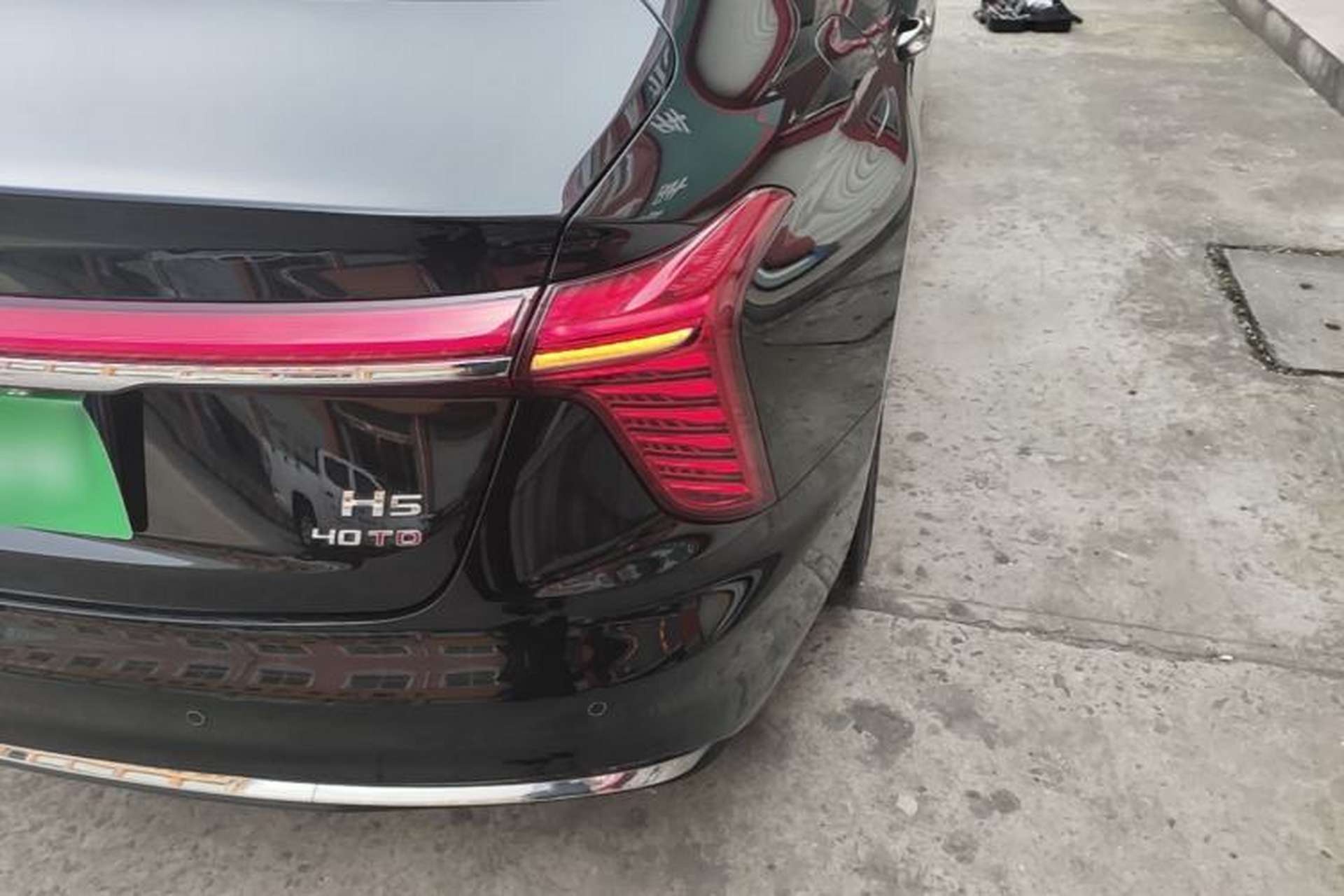 Used Hongqi H5 2025 2.0T Automatic Flag Edition – 500 000 Units Commemorative Version Right Rear Taillight