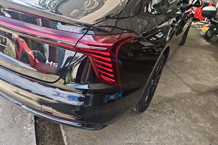Used Hongqi H5 2025 2.0T Automatic Xuan Ying Edition Right Rear Taillight