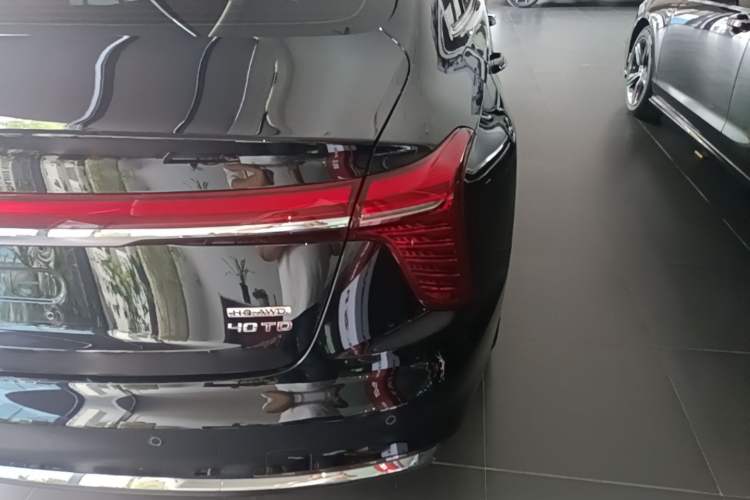 Used Hongqi H5 2025 1.5T DCT Qiyun 500 000th Unit Commemorative Edition Right Rear Taillight