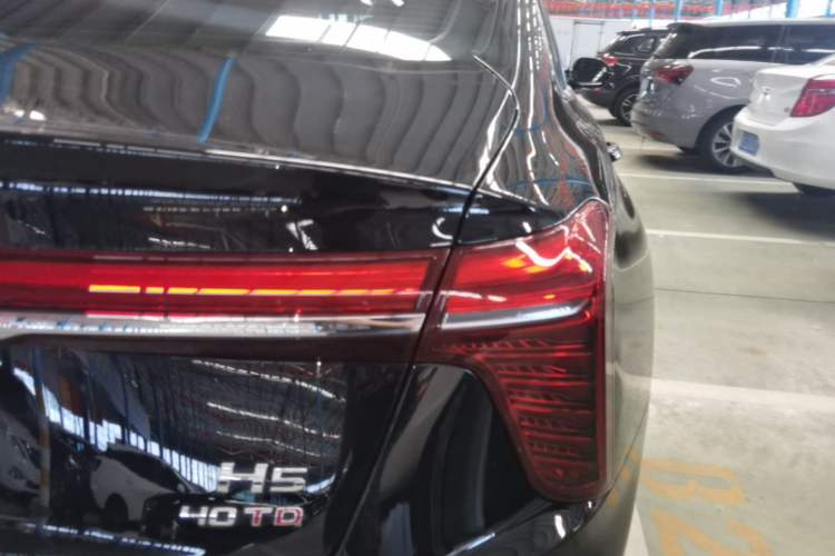 Used Hongqi H5 2025 2.0T Automatic Flag Edition – 500 000 Units Commemorative Version Right Rear Taillight