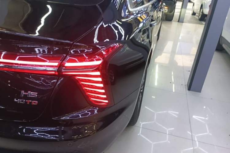 Used Hongqi H5 2025 2.0T Automatic Flagship 500 000th Unit Anniversary Edition Right Rear Taillight