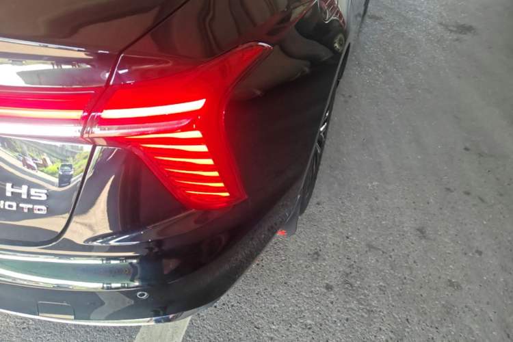 Used Hongqi H5 2025 2.0T Automatic Flag Edition – 500 000 Units Commemorative Version Right Rear Taillight
