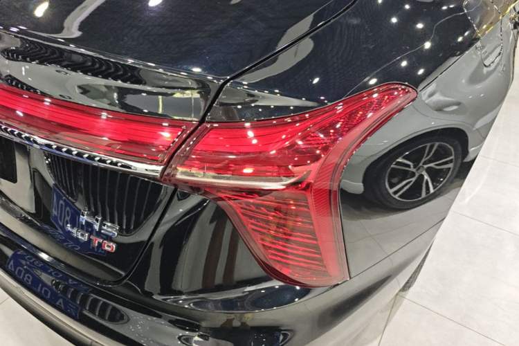 Used Hongqi H5 2025 2.0T Automatic Flag Edition – 500 000 Units Commemorative Version Right Rear Taillight