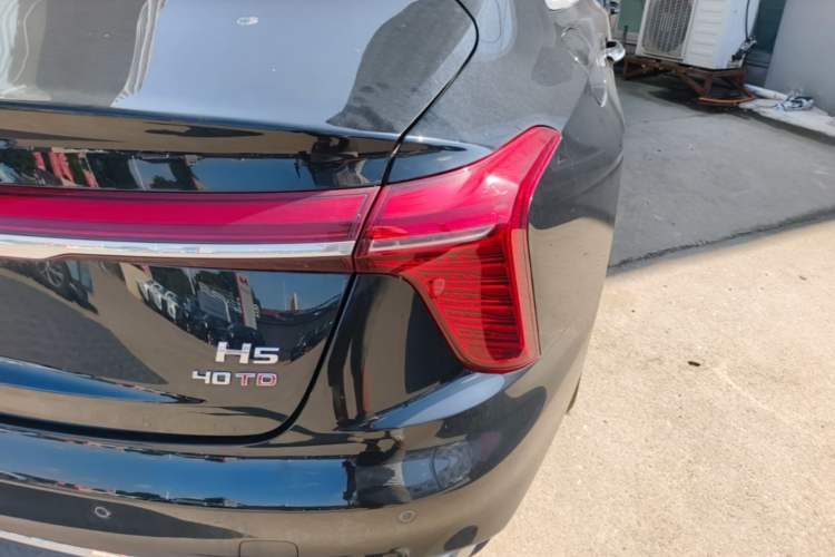 Used Hongqi H5 2025 2.0T Automatic Flag Edition – 500 000 Units Commemorative Version Right Rear Taillight