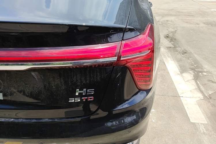 Used Hongqi H5 2025 1.5T DCT Qiyun 500 000th Unit Commemorative Edition Right Rear Taillight