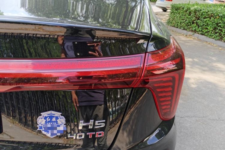 Used Hongqi H5 2025 2.0T Automatic Flag Edition – 500 000 Units Commemorative Version Right Rear Taillight