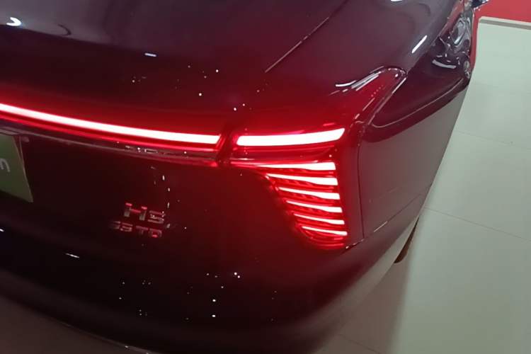Used Hongqi H5 2025 1.5T DCT Qiyun 500 000th Unit Commemorative Edition Right Rear Taillight