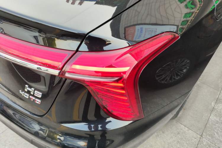 Used Hongqi H5 2025 2.0T Automatic Flag Edition – 500 000 Units Commemorative Version Right Rear Taillight