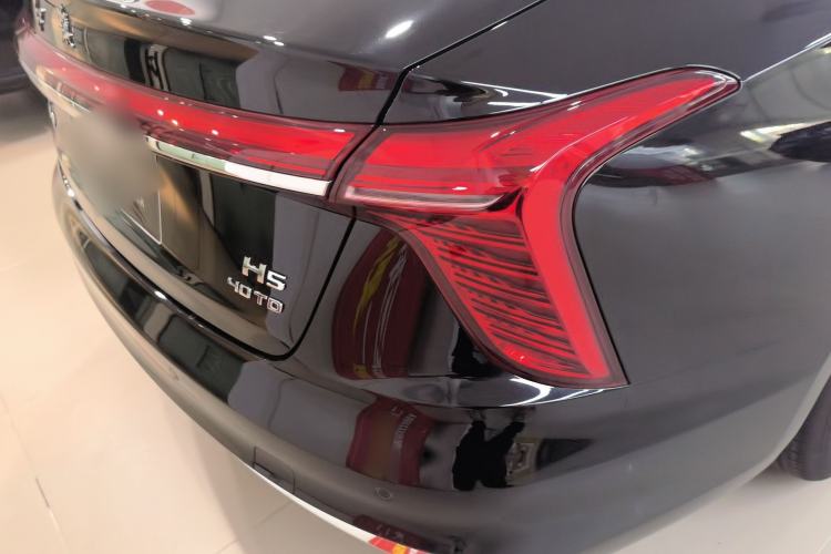Used Hongqi H5 2025 2.0T Automatic Flag Edition – 500 000 Units Commemorative Version Right Rear Taillight