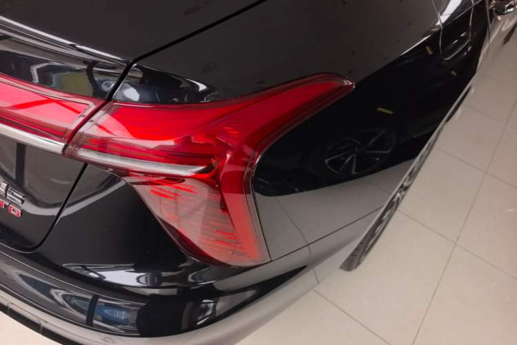 Used Hongqi H5 2025 2.0T Automatic Flag Edition – 500 000 Units Commemorative Version Right Rear Taillight