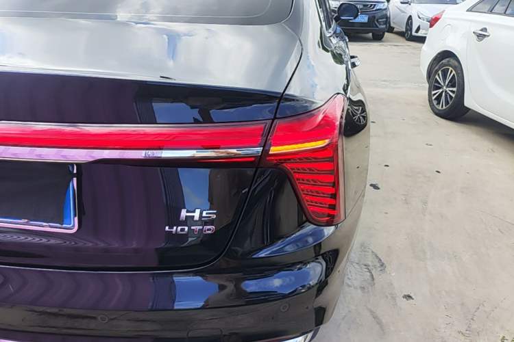 Used Hongqi H5 2025 2.0T Automatic Flag Edition – 500 000 Units Commemorative Version Right Rear Taillight