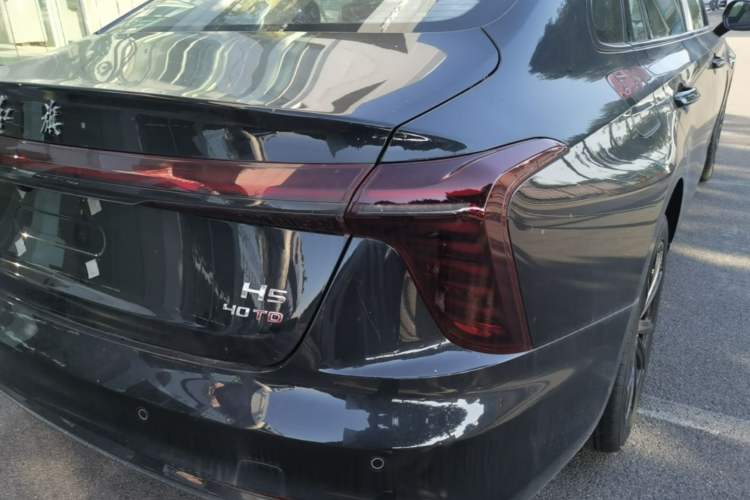 Used Hongqi H5 2025 Model 2.0T Automatic Xuan Ying 2 Million Units Commemorative Edition Right Rear Taillight