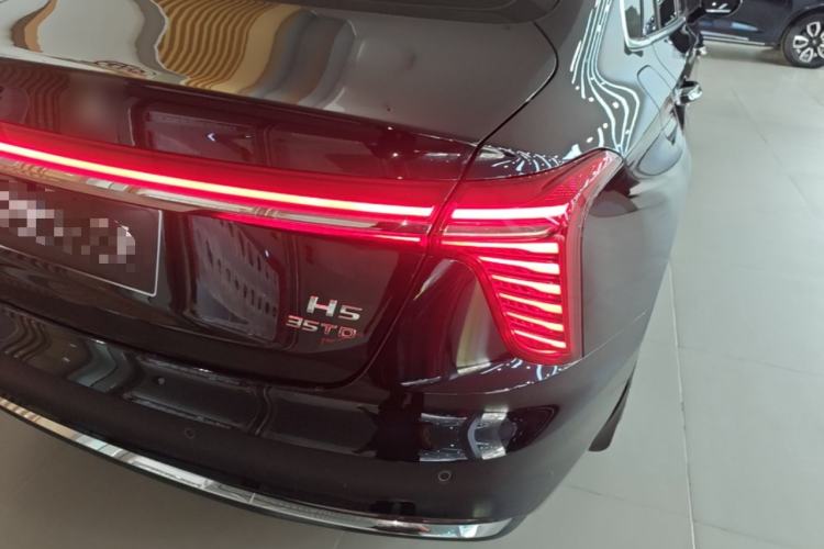 Used Hongqi H5 2025 1.5T DCT Qiyun 500 000th Unit Commemorative Edition Right Rear Taillight