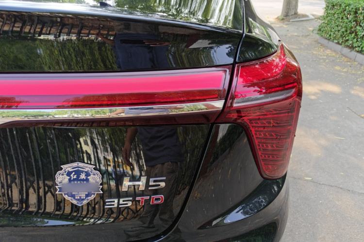 Used Hongqi H5 2025 1.5T DCT Qiyun 500 000th Unit Commemorative Edition Right Rear Taillight