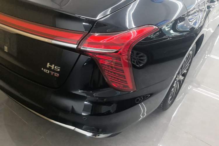 Used Hongqi H5 2025 2.0T Automatic Flag Edition – 500 000 Units Commemorative Version Right Rear Taillight