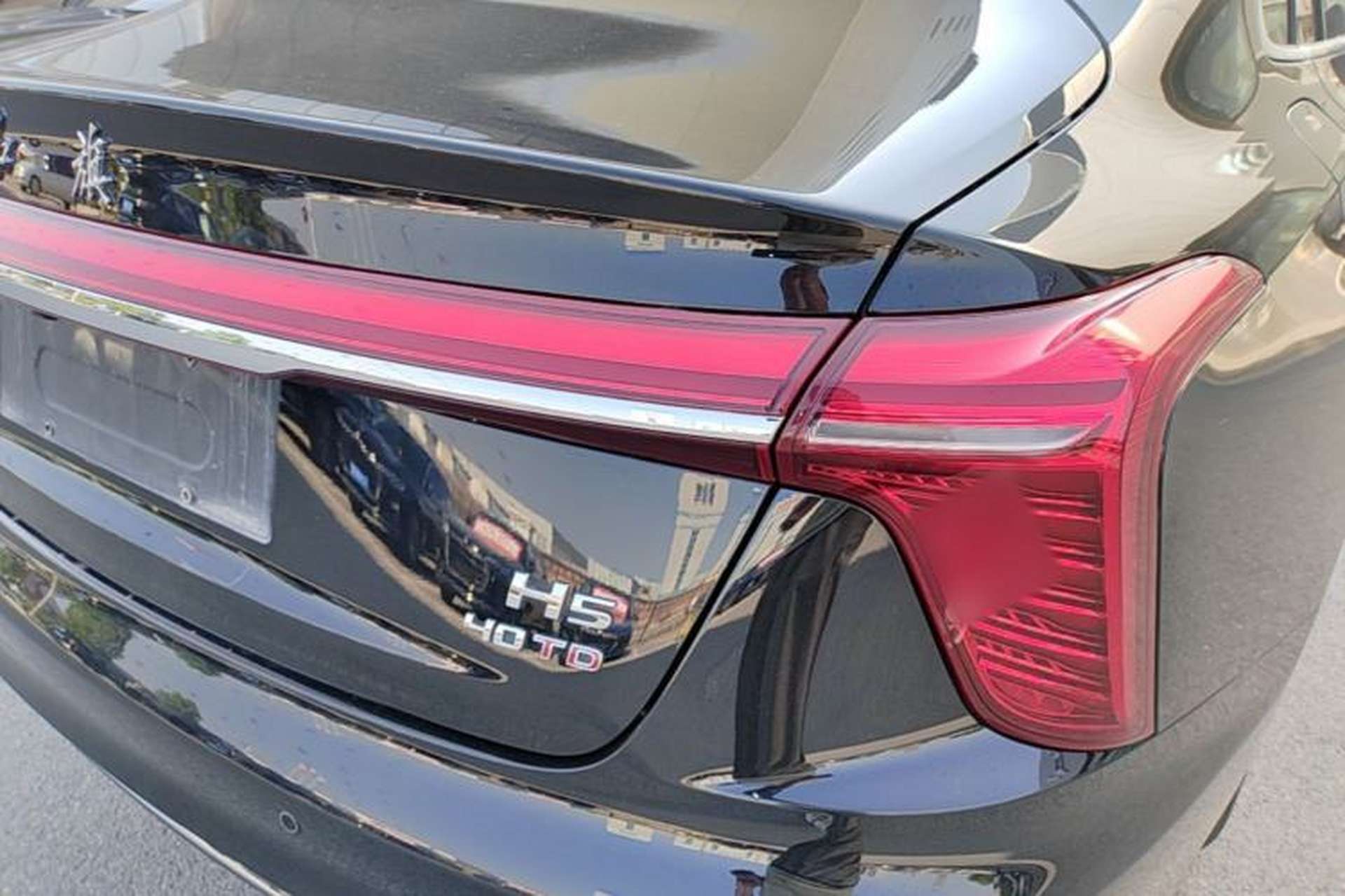 Used Hongqi H5 2025 2.0T Automatic Flag Edition – 500 000 Units Commemorative Version Right Rear Taillight
