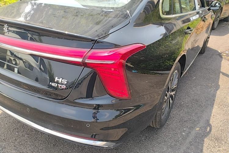 Used Hongqi H5 2025 2.0T Automatic Flag Edition – 500 000 Units Commemorative Version Right Rear Taillight
