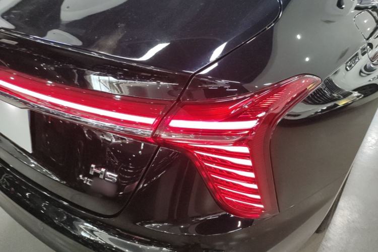 Used Hongqi H5 2025 2.0T Automatic Flag Edition – 500 000 Units Commemorative Version Right Rear Taillight