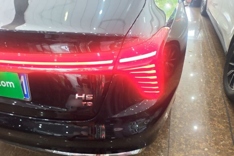Used Hongqi H5 2025 2.0T Automatic Flag Edition – 500 000 Units Commemorative Version Right Rear Taillight