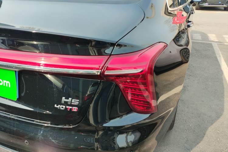 Used Hongqi H5 2025 2.0T Automatic Flag Edition – 500 000 Units Commemorative Version Right Rear Taillight