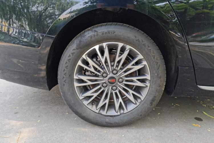 Used Hongqi H5 2025 1.5T DCT Qiyun 500 000th Unit Commemorative Edition Right Rear Wheel Hub