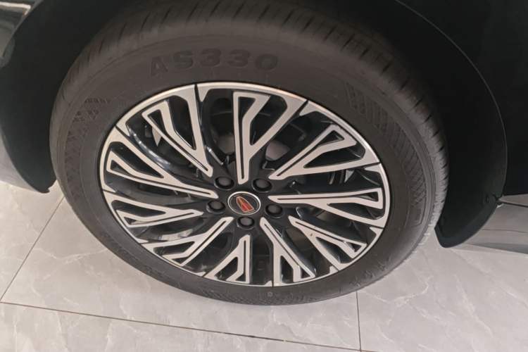 Used Hongqi H5 2025 2.0T Automatic Flag Edition – 500 000 Units Commemorative Version Right Rear Wheel Hub