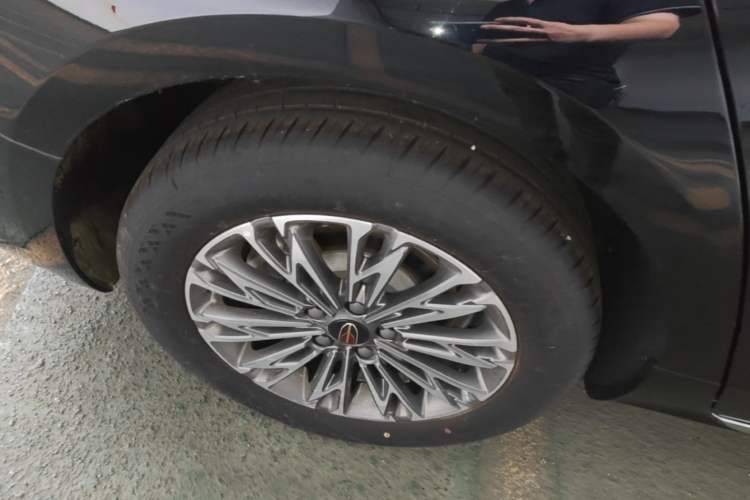 Used Hongqi H5 2025 2.0T Automatic Flagship 500 000th Unit Anniversary Edition Right Rear Wheel Hub