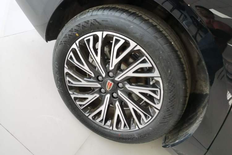 Used Hongqi H5 2025 2.0T Automatic Flag Edition – 500 000 Units Commemorative Version Right Rear Wheel Hub