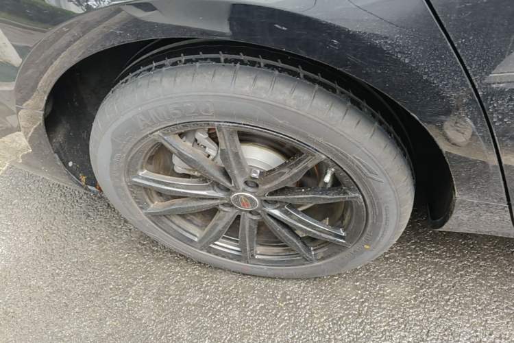 Used Hongqi H5 2025 2.0T Automatic Xuan Ying Edition Right Rear Wheel Hub