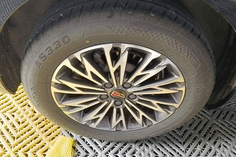 Used Hongqi H5 2025 1.5T DCT Qiyun 500 000th Unit Commemorative Edition Right Rear Wheel Hub