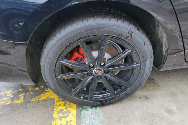 Used Hongqi H5 2025 2.0T Automatic Xuan Ying Edition Right Rear Wheel Hub