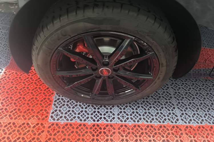Used Hongqi H5 2025 Model 2.0T Automatic Xuan Ying 2 Million Units Commemorative Edition Right Rear Wheel Hub