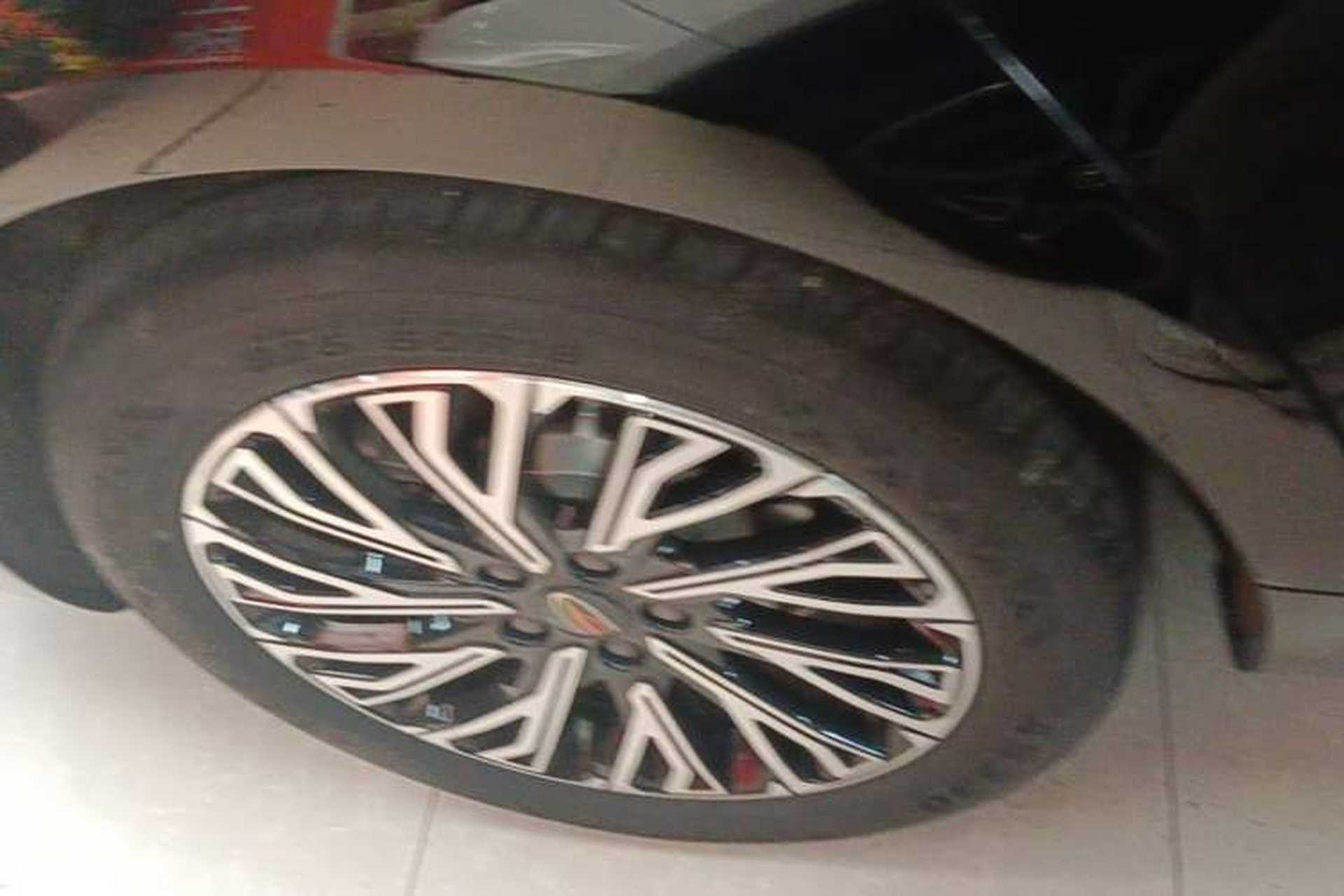 Used Hongqi H5 2025 2.0T Automatic Flag Edition – 500 000 Units Commemorative Version Right Rear Wheel Hub