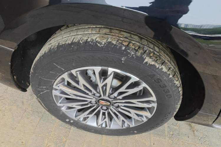 Used Hongqi H5 2025 2.0T Automatic Flagship 500 000th Unit Anniversary Edition Right Rear Wheel Hub
