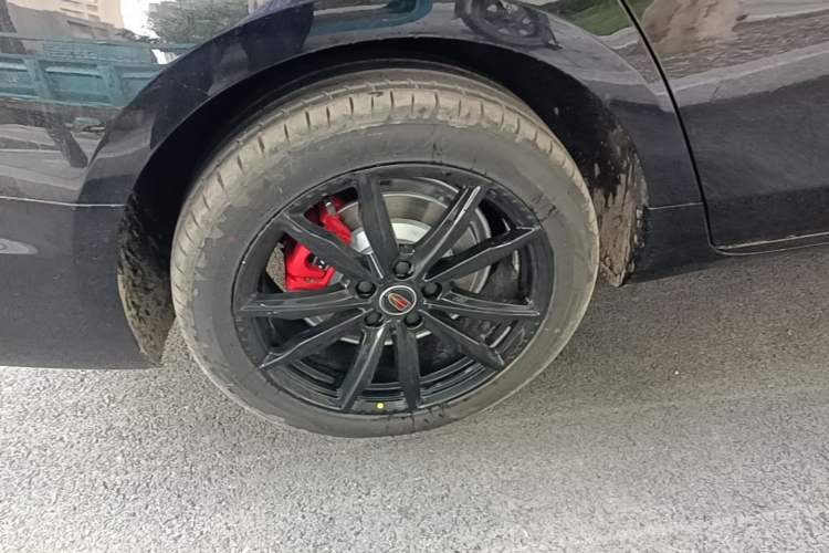 Used Hongqi H5 2025 Model 2.0T Automatic Xuan Ying 2 Million Units Commemorative Edition Right Rear Wheel Hub