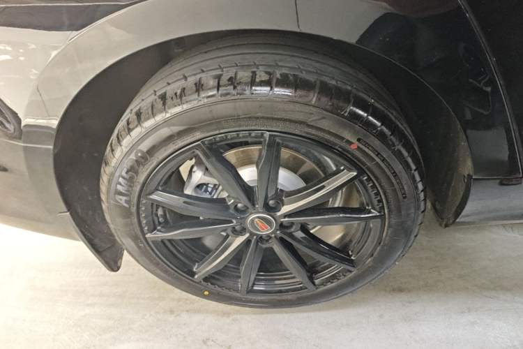 Used Hongqi H5 2025 1.5T DCT Xuan Ying Edition Right Rear Wheel Hub