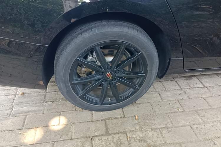Used Hongqi H5 2025 2.0T Automatic Xuan Ying Edition Right Rear Wheel Hub