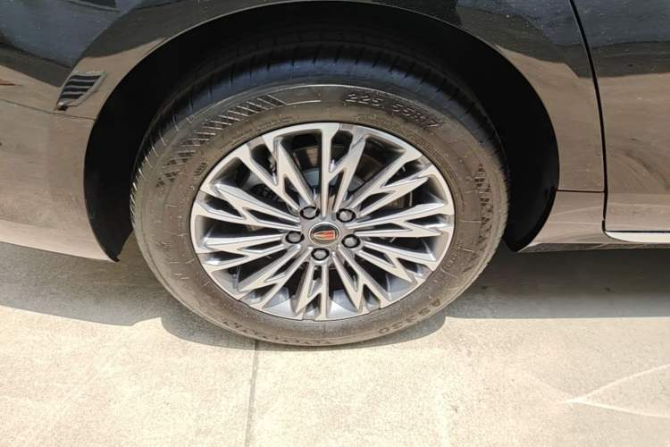 Used Hongqi H5 2025 1.5T DCT Qiyun 500 000th Unit Commemorative Edition Right Rear Wheel Hub