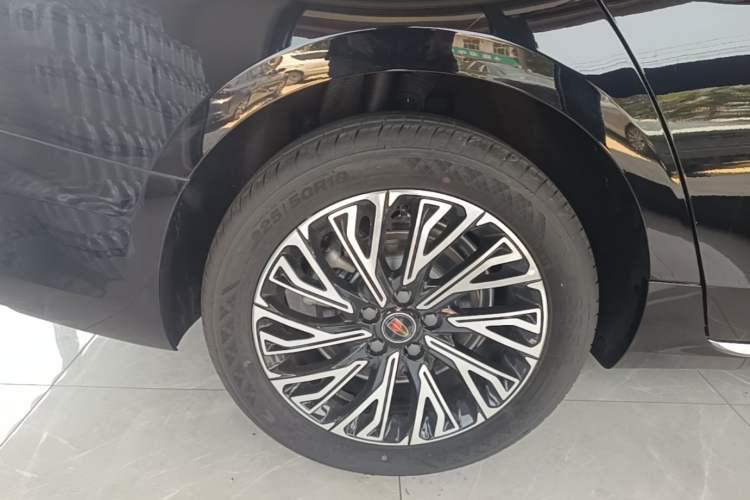 Used Hongqi H5 2025 2.0T Automatic Flag Edition – 500 000 Units Commemorative Version Right Rear Wheel Hub
