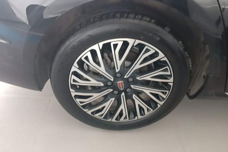 Used Hongqi H5 2025 2.0T Automatic Flag Edition – 500 000 Units Commemorative Version Right Rear Wheel Hub