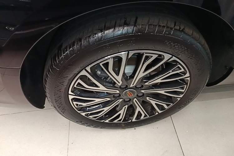 Used Hongqi H5 2025 2.0T Automatic Flag Edition – 500 000 Units Commemorative Version Right Rear Wheel Hub
