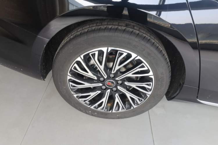 Used Hongqi H5 2025 2.0T Automatic Flag Edition – 500 000 Units Commemorative Version Right Rear Wheel Hub