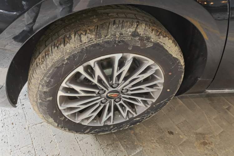 Used Hongqi H5 2025 2.0T Automatic Flagship 500 000th Unit Anniversary Edition Right Rear Wheel Hub
