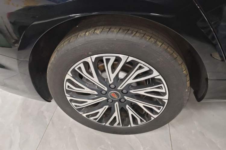 Used Hongqi H5 2025 2.0T Automatic Flag Edition – 500 000 Units Commemorative Version Right Rear Wheel Hub