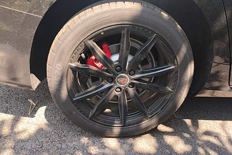 Used Hongqi H5 2025 2.0T Automatic Xuan Ying Edition Right Rear Wheel Hub