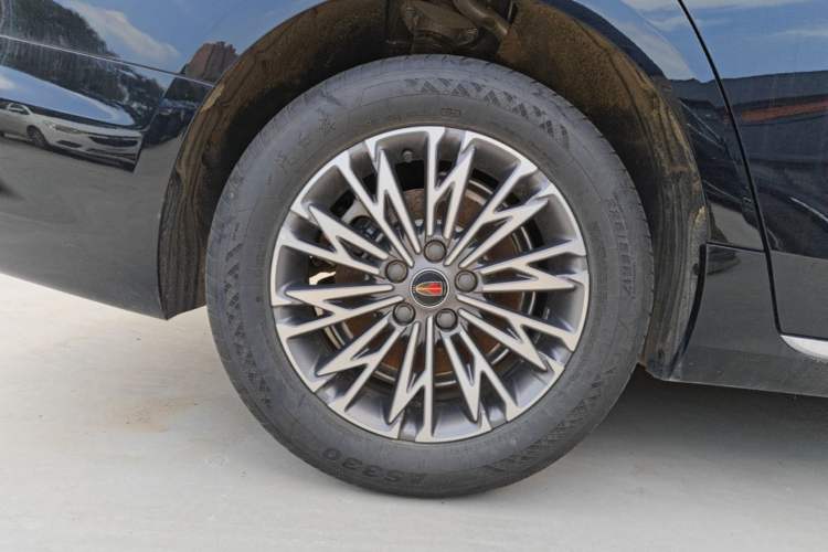 Used Hongqi H5 2025 1.5T DCT Qiyun 500 000th Unit Commemorative Edition Right Rear Wheel Hub