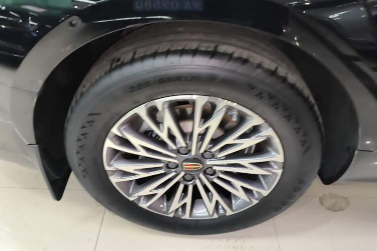 Used Hongqi H5 2025 1.5T DCT Qiyun 500 000th Unit Commemorative Edition Right Rear Wheel Hub