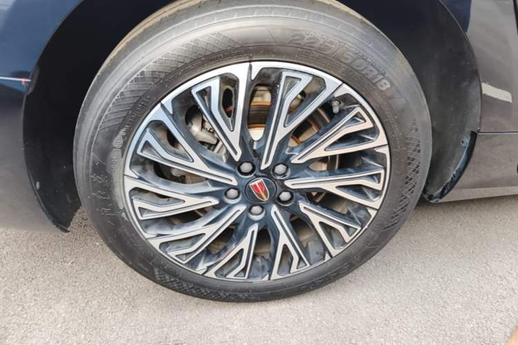 Used Hongqi H5 2025 2.0T Automatic Flag Edition – 500 000 Units Commemorative Version Right Rear Wheel Hub