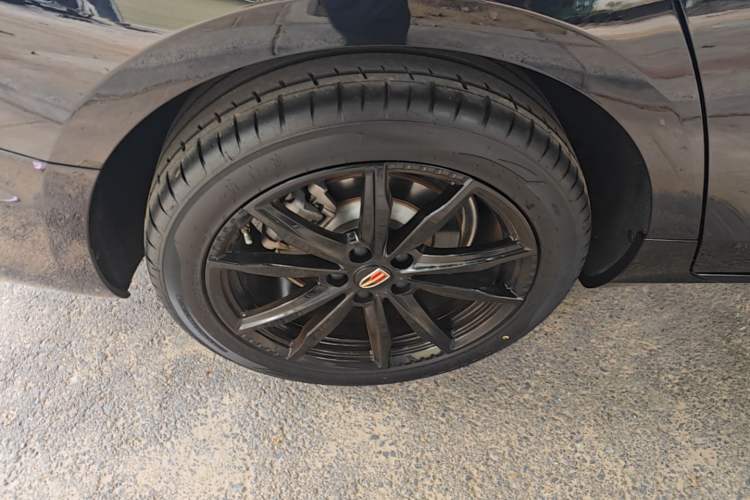 Used Hongqi H5 2025 2.0T Automatic Xuan Ying Edition Right Rear Wheel Hub