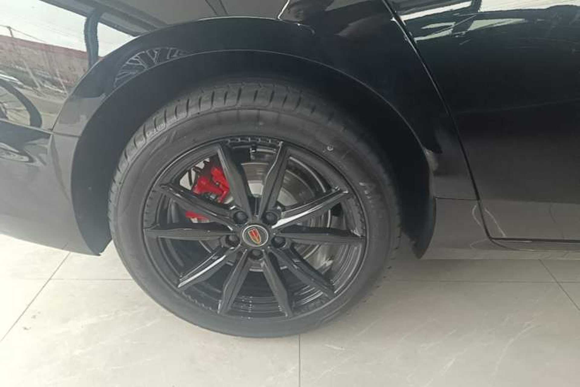 Used Hongqi H5 2025 Model 2.0T Automatic Xuan Ying 2 Million Units Commemorative Edition Right Rear Wheel Hub